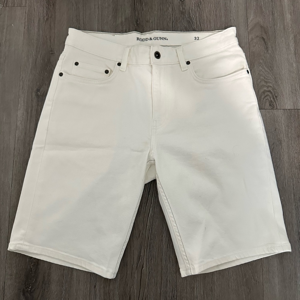 Rodd & Gunn Men's White Shorts (Size 32)